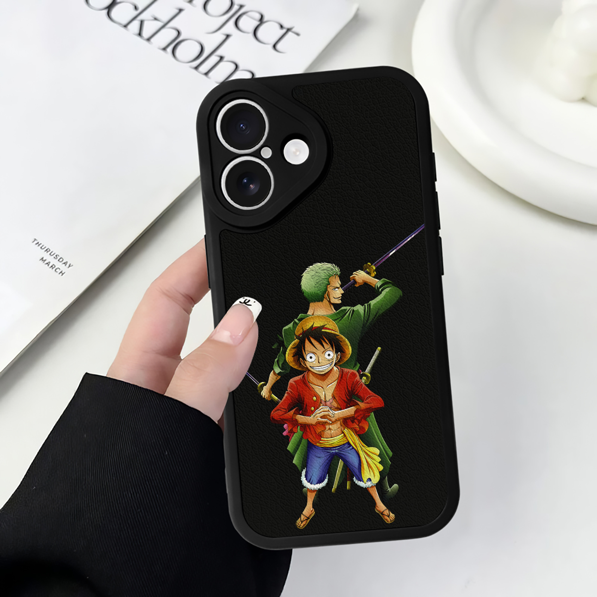 （画像用） ワンピース モンキー・D・ルフィ ONE PIECE Monkey D. Luffy 【iPhone 16シリーズ対応】シリコンスマホケース（レザー調） 材質：シリコン